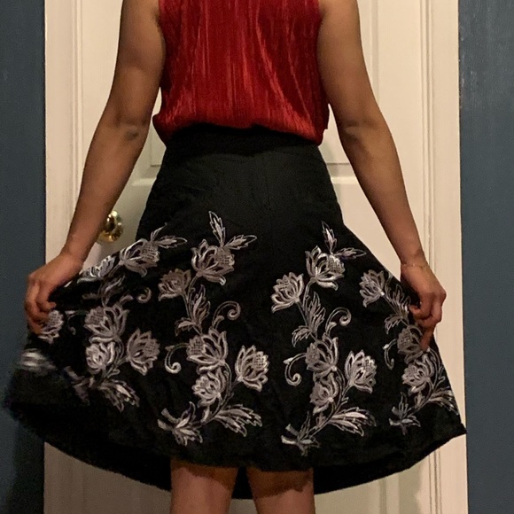 Skirt 😍 - Picture 2 of 3